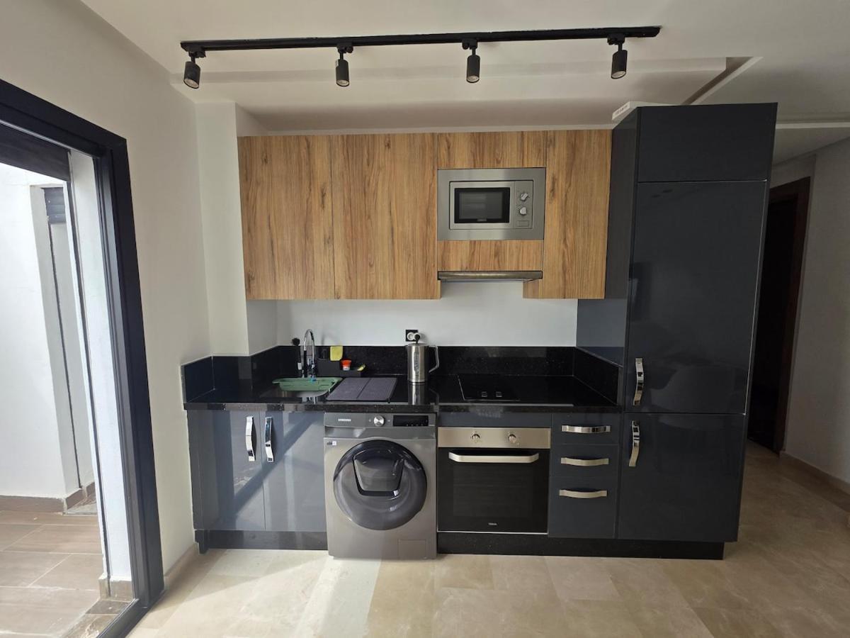 Apartment Washingtonia Palm - Center *